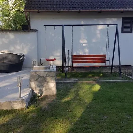 Bereny Panzio 住宿加早餐酒店 Balatonberény
